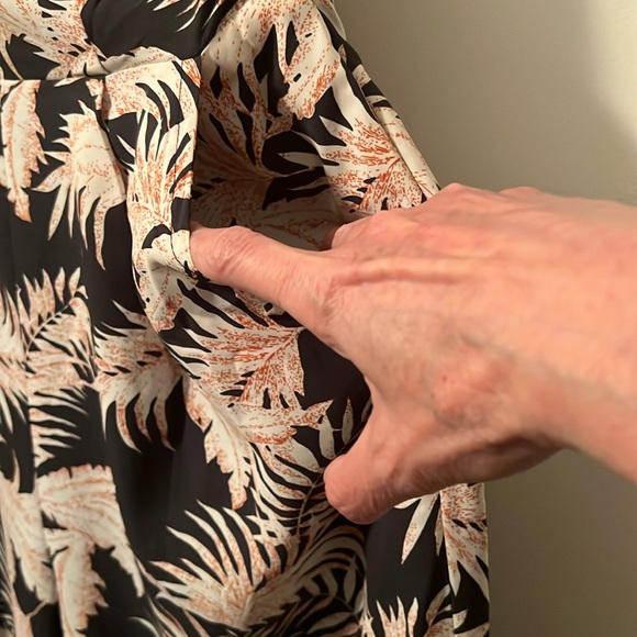 Chic Black and Cream Wide-Leg Jumpsuit - Picture 7 of 9